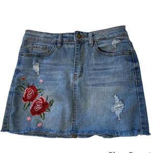 Embroidered rose denim skirt